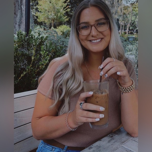 Meet the Posher Other - Meet your Posher, Abigail